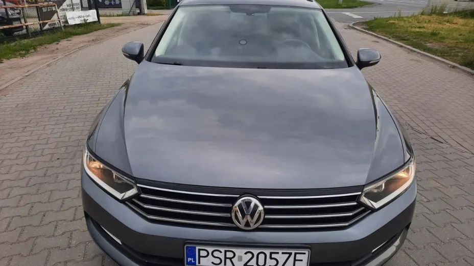 VOLKSWAGEN Passat -