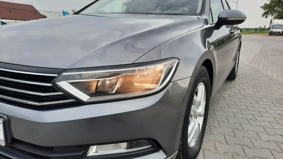 VOLKSWAGEN Passat -