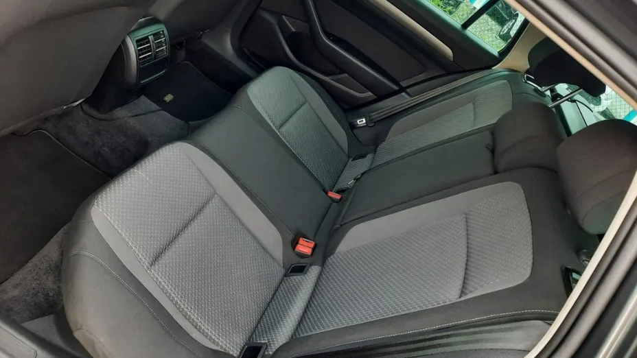 VOLKSWAGEN Passat -