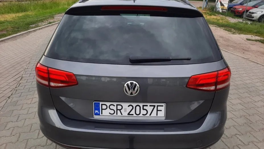 VOLKSWAGEN Passat -