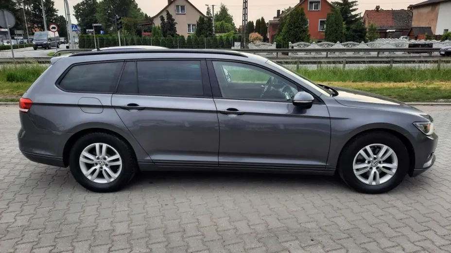 VOLKSWAGEN Passat -