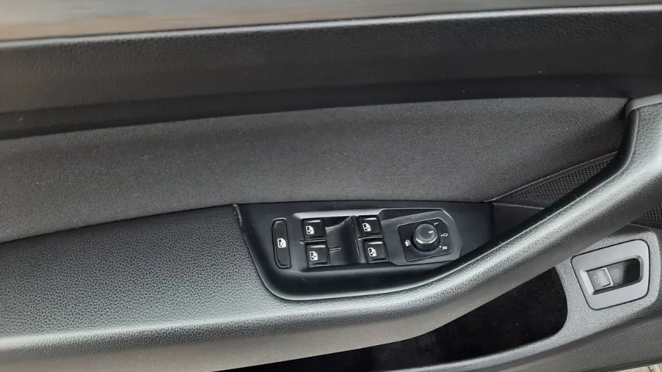 VOLKSWAGEN Passat -