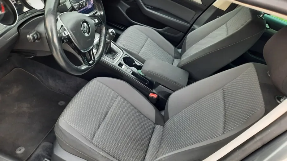VOLKSWAGEN Passat -