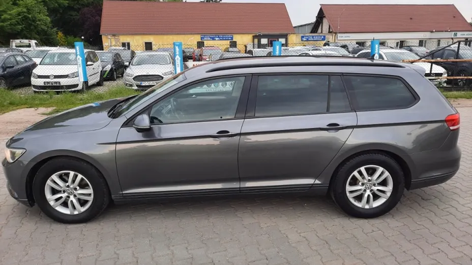 VOLKSWAGEN Passat -
