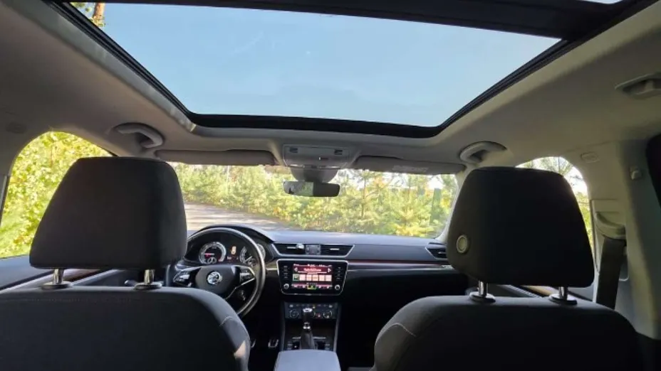 SKODA Superb -