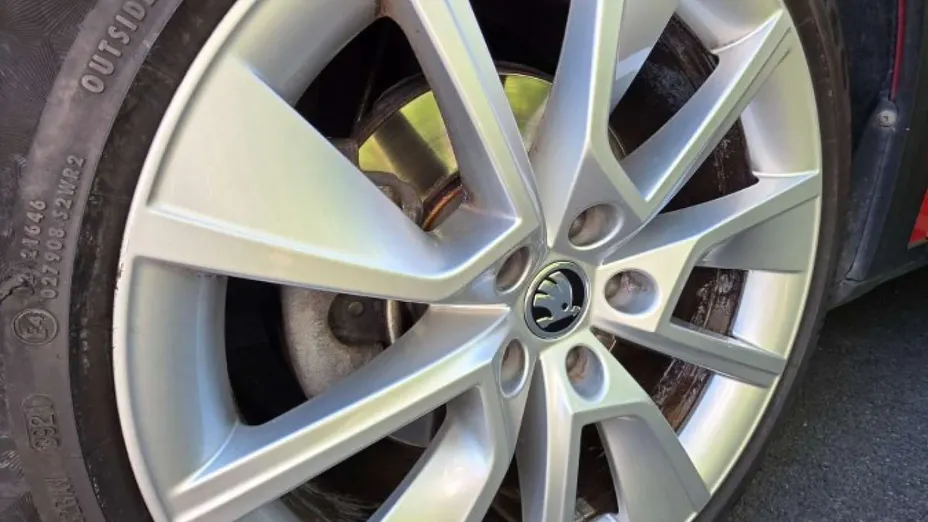 SKODA Superb -