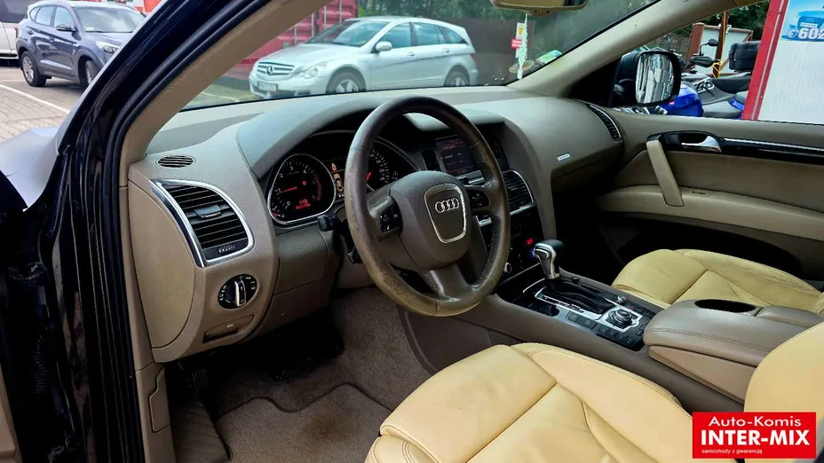 AUDI Q7 -