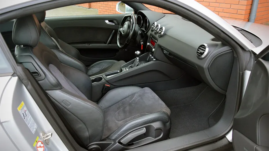 AUDI TT -