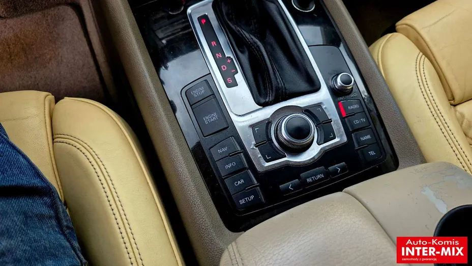 AUDI Q7 -