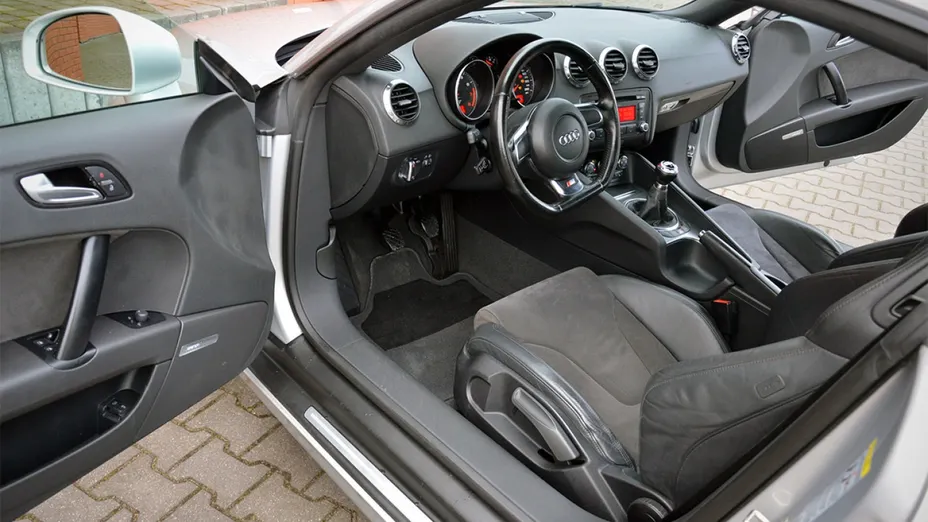 AUDI TT -