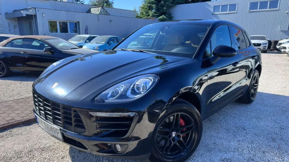 PORSCHE Macan -