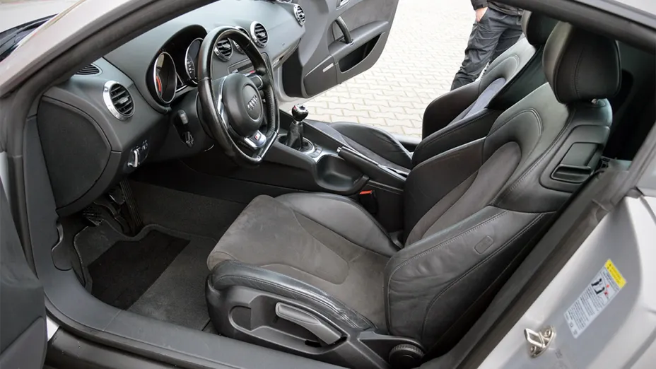 AUDI TT -