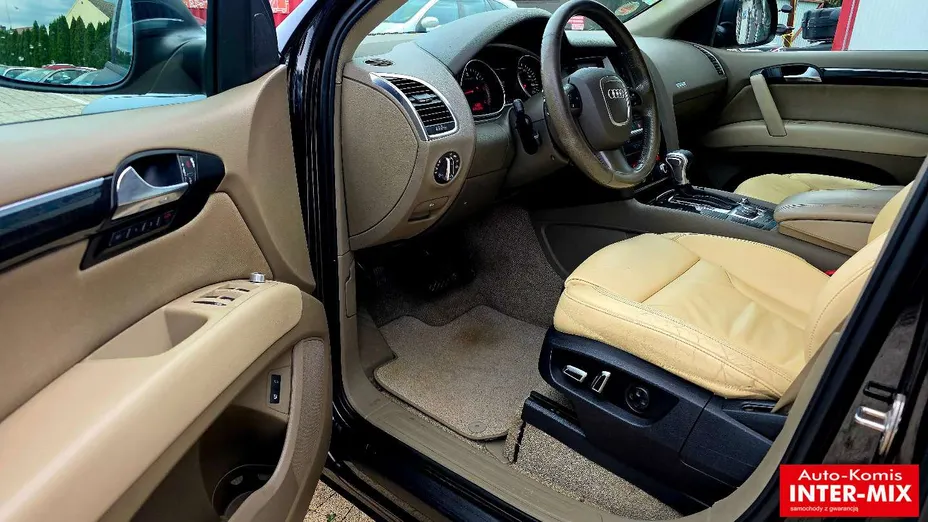AUDI Q7 -