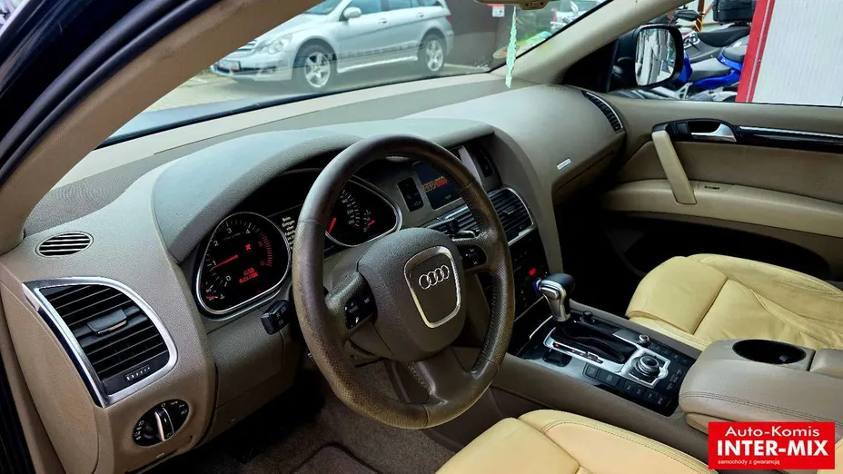 AUDI Q7 -