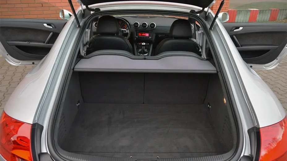 AUDI TT -