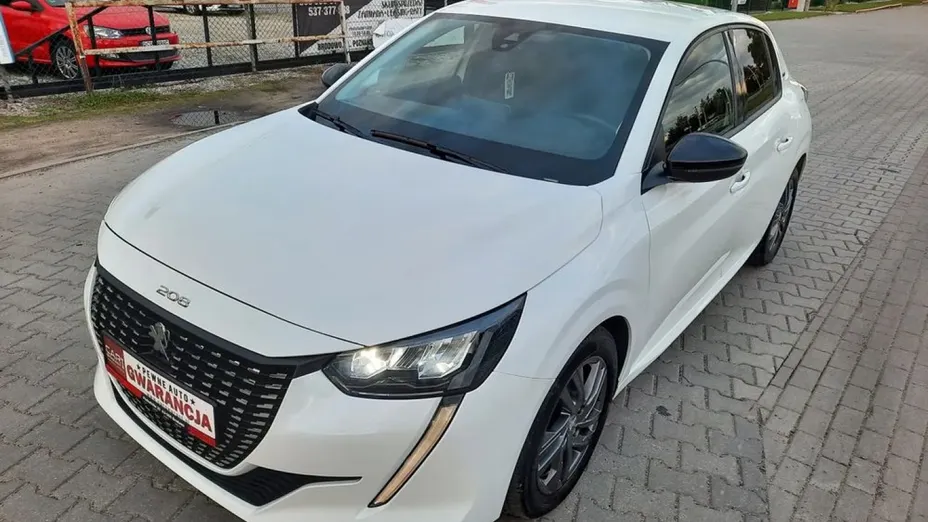 PEUGEOT 208 -