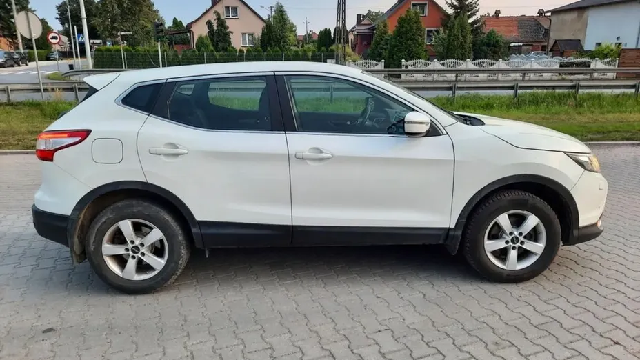 NISSAN Qashqai -