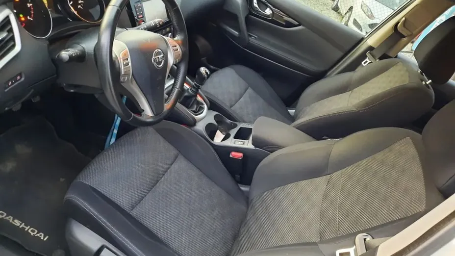 NISSAN Qashqai -