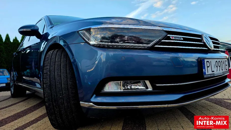 VOLKSWAGEN Passat -
