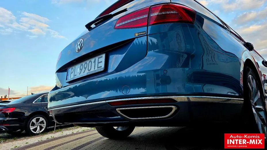 VOLKSWAGEN Passat -