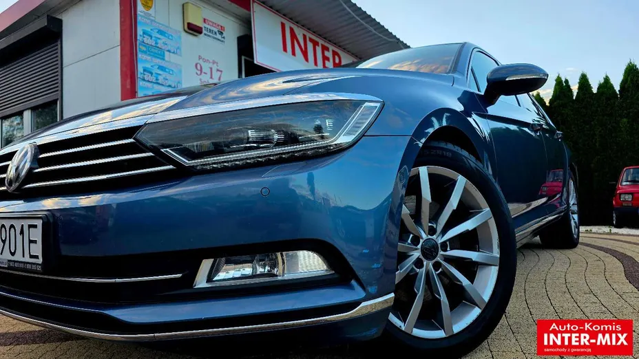 VOLKSWAGEN Passat -