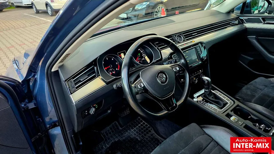 VOLKSWAGEN Passat -