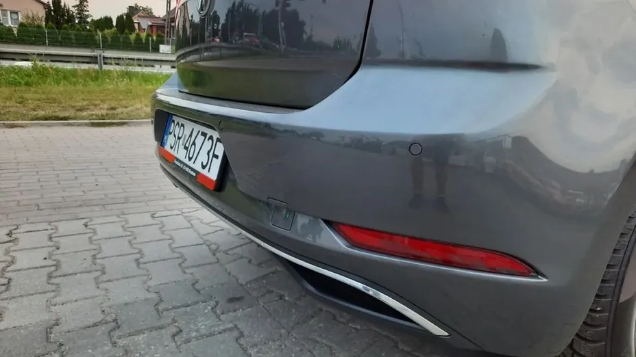 VOLKSWAGEN Golf -