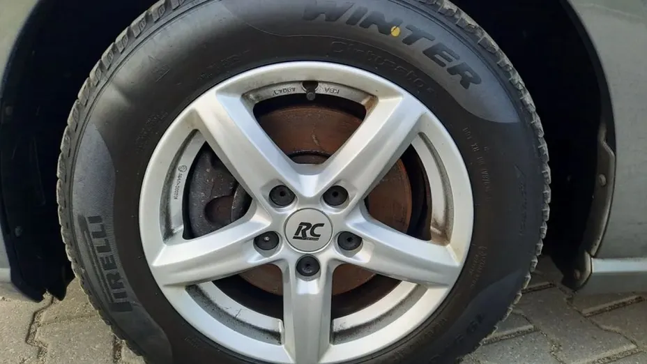 VOLKSWAGEN Golf -