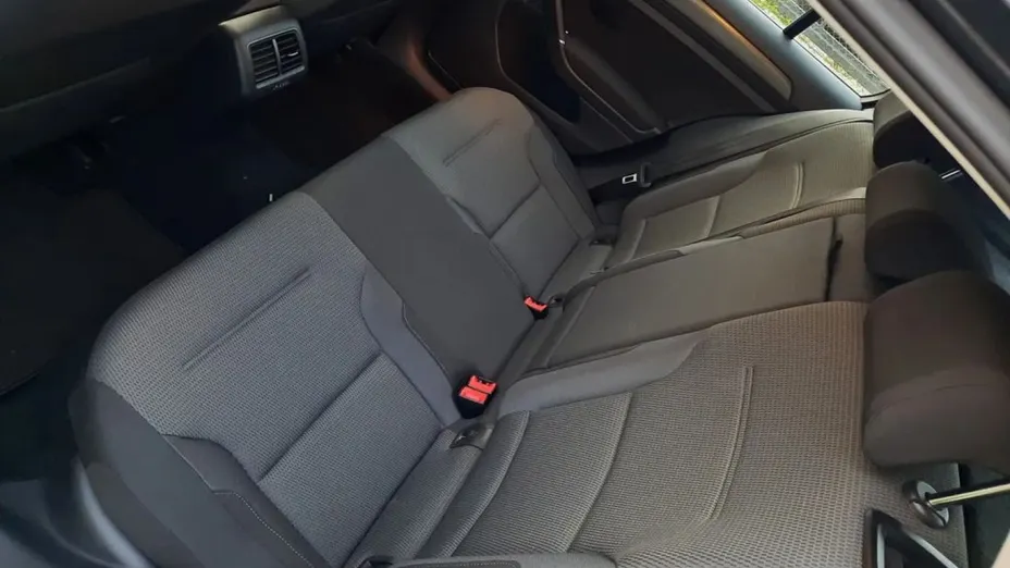 VOLKSWAGEN Golf -
