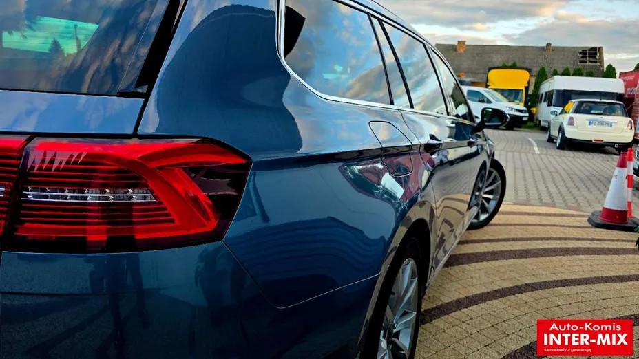 VOLKSWAGEN Passat -