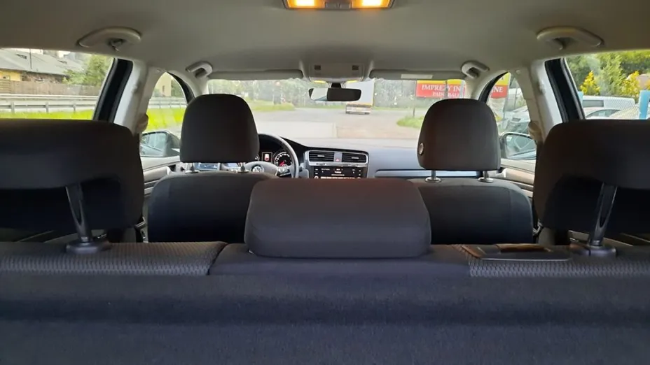 VOLKSWAGEN Golf -