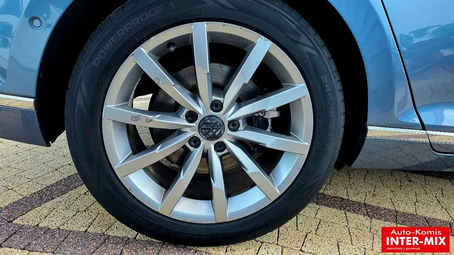 VOLKSWAGEN Passat -