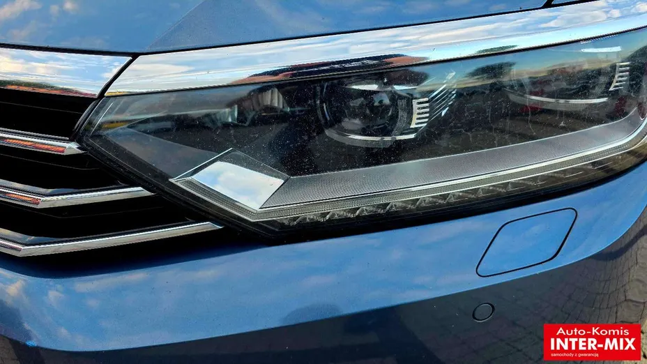 VOLKSWAGEN Passat -