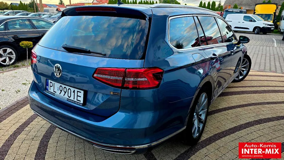 VOLKSWAGEN Passat -