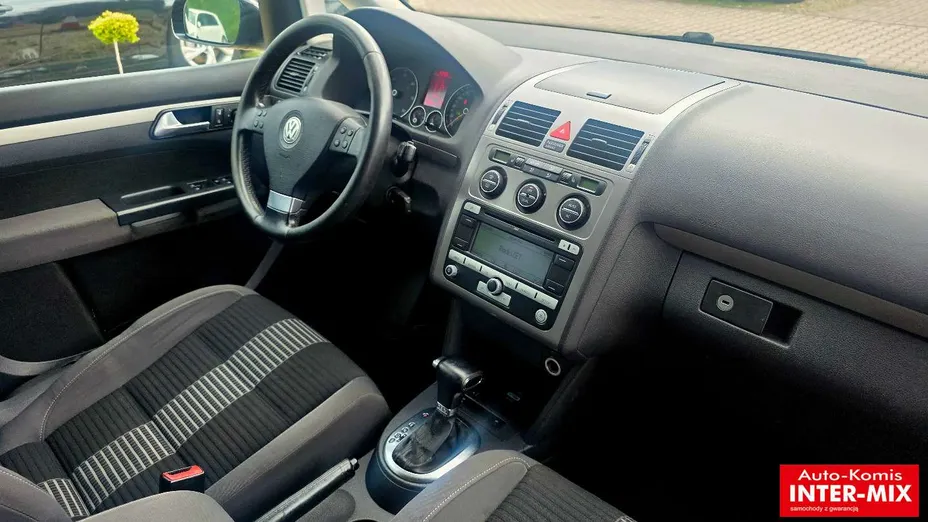 VOLKSWAGEN Touran -