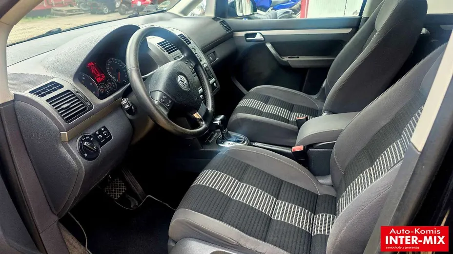 VOLKSWAGEN Touran -