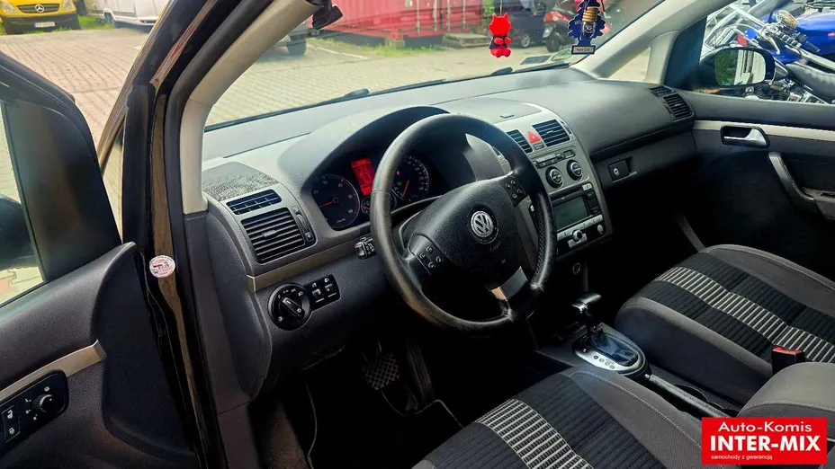 VOLKSWAGEN Touran -
