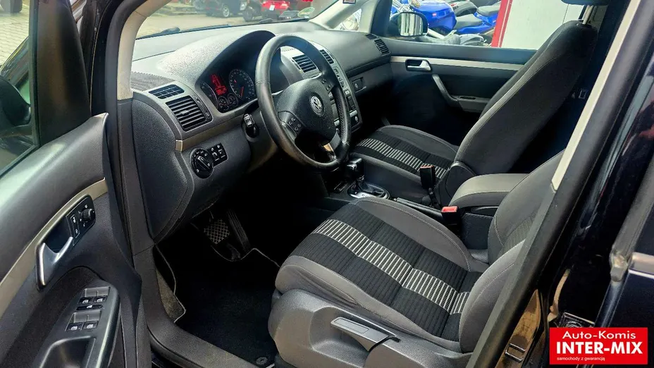 VOLKSWAGEN Touran -
