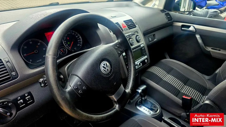VOLKSWAGEN Touran -