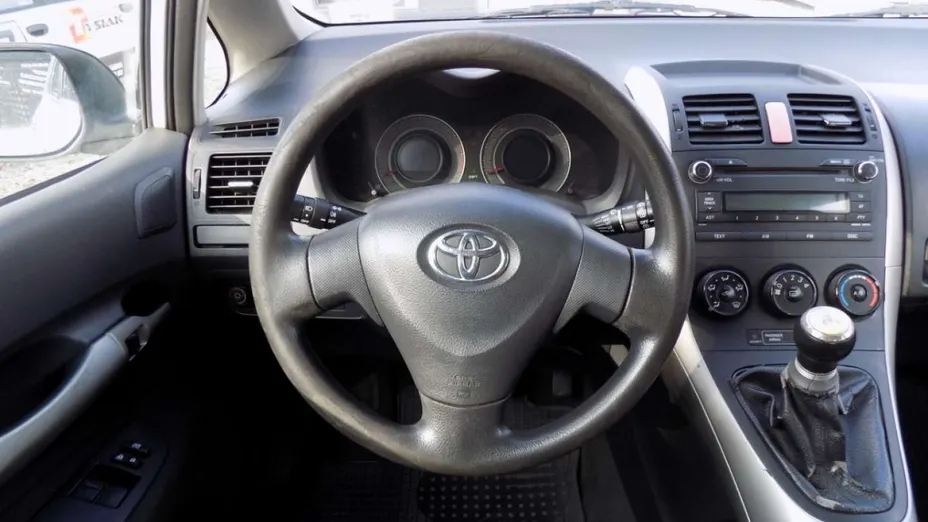 TOYOTA Auris -