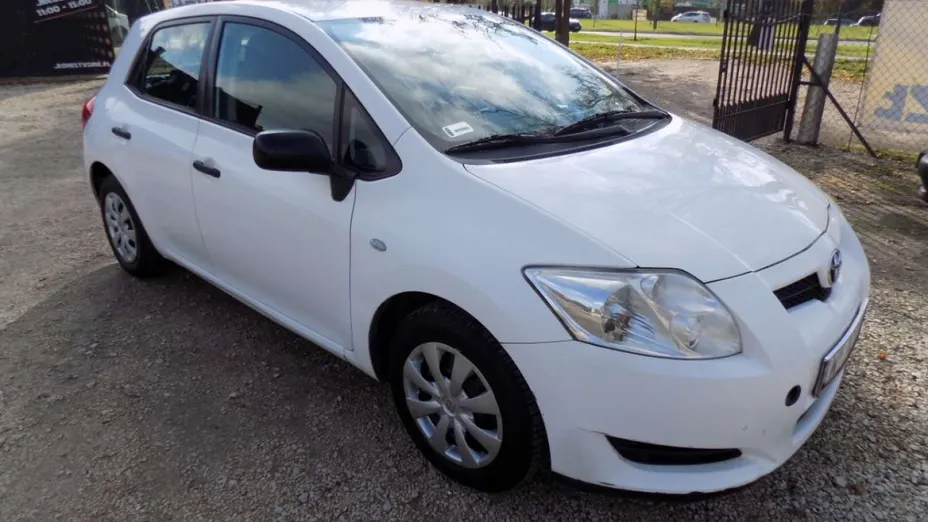 TOYOTA Auris -