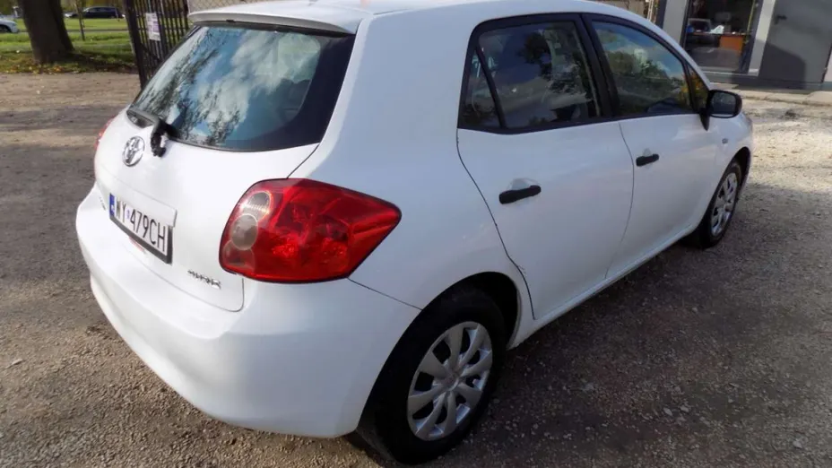 TOYOTA Auris -