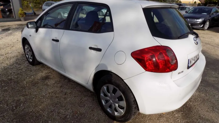 TOYOTA Auris -