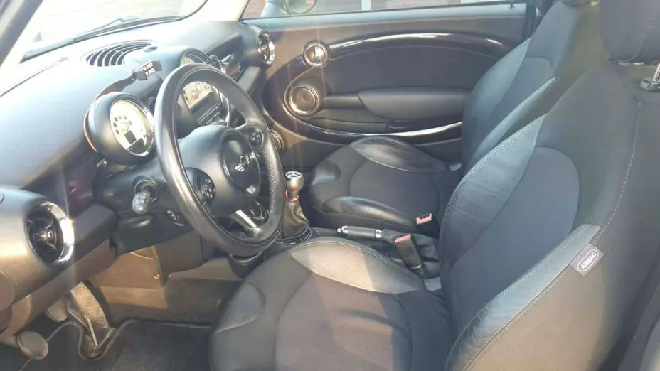 MINI Cooper -