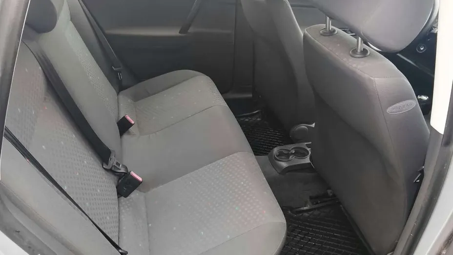 VOLKSWAGEN Polo -