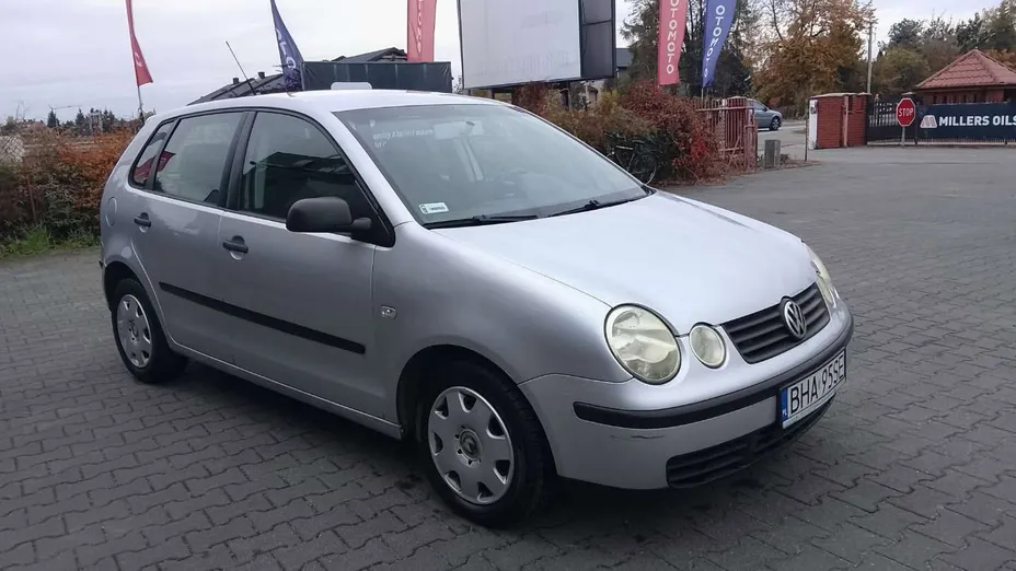 VOLKSWAGEN Polo -