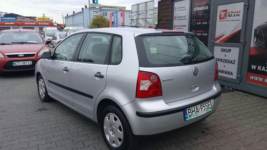 VOLKSWAGEN Polo -
