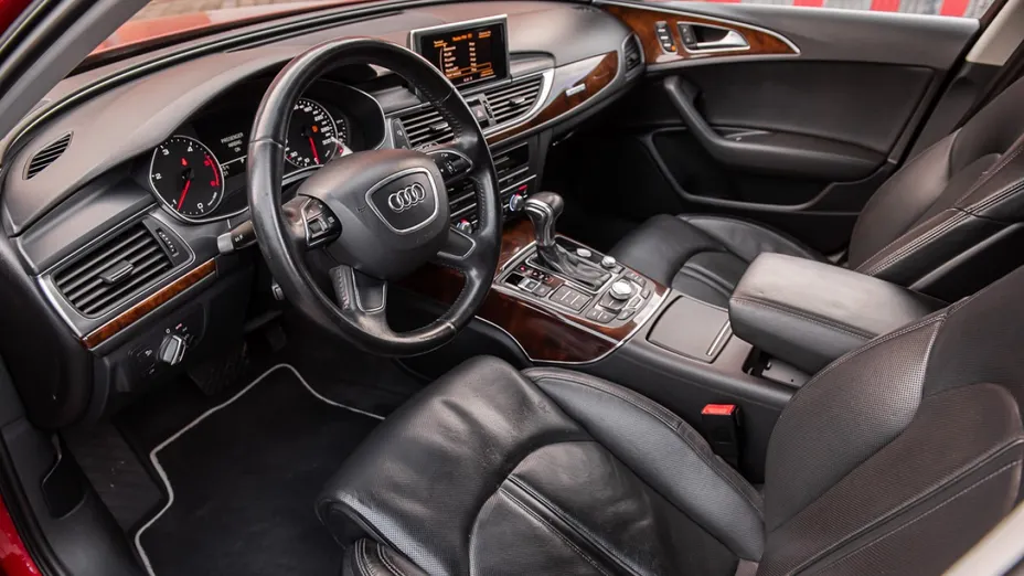 AUDI A6 -