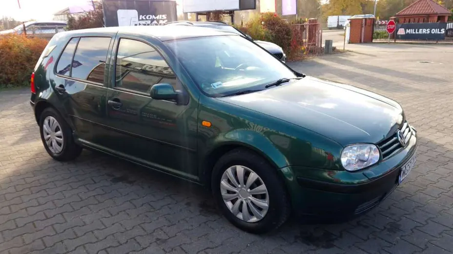 VOLKSWAGEN Golf -