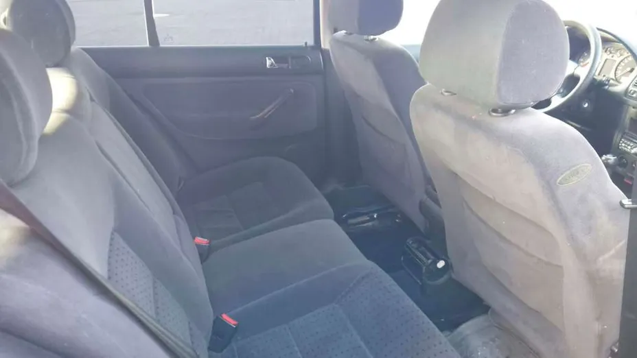VOLKSWAGEN Golf -